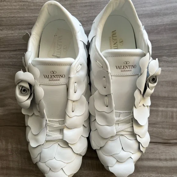 Valentino Garavani White Floral Appliqué Slip-On Sneakers - Picture 6 of 10